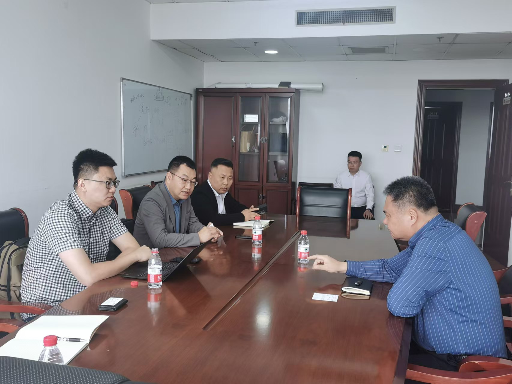 ��������Ӧ���ݻ������������������